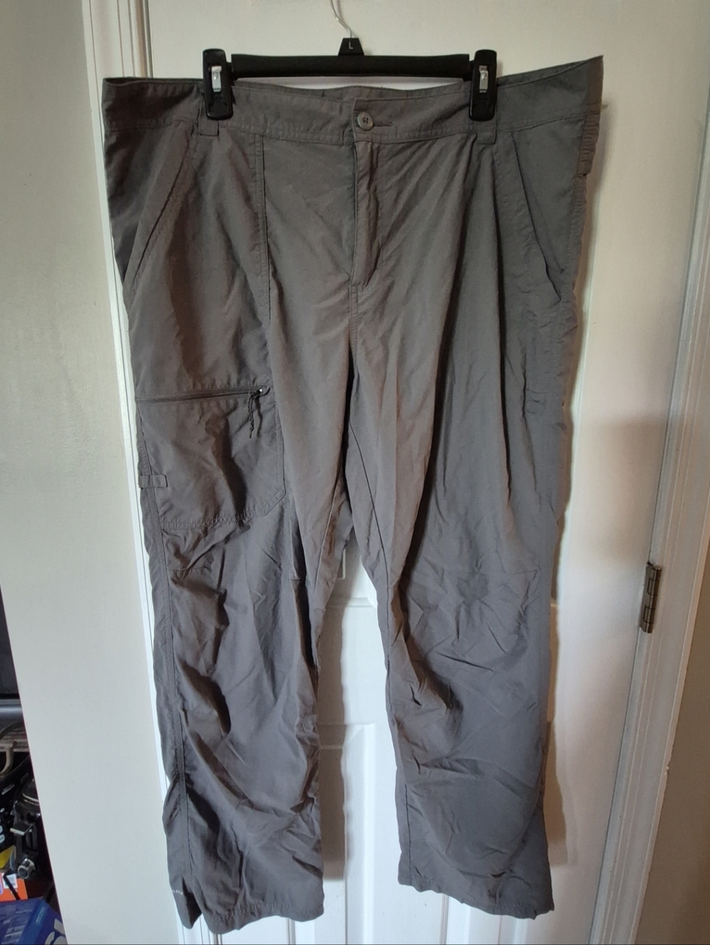 Columbia PFG Sz 42/30 Men's Gray Utility Cargo Pants - Versatile Everyday Wear